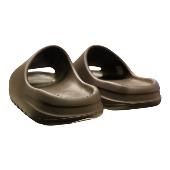 ADIDAS YEEZY | Rubber Slide Sandals in Dark Brown ~ Size US 8 NWOT - Picture 5 of 7